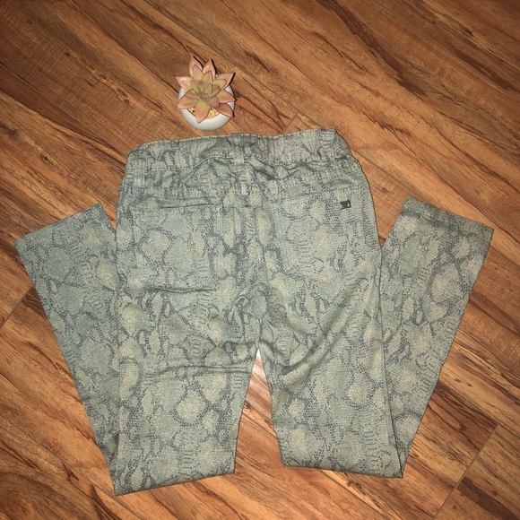 2 for $10! NWOT Joe’s Jeans Snakeskin print - Picture 3 of 5